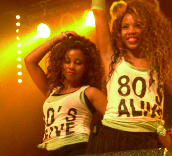 Das pinke Auto der achtziger Jahre Fernsehshow Formel eins mit u.a. Ingolf Lück. Genau diese Show ist die Basis für die moderierte Liveshow von 80s Alive